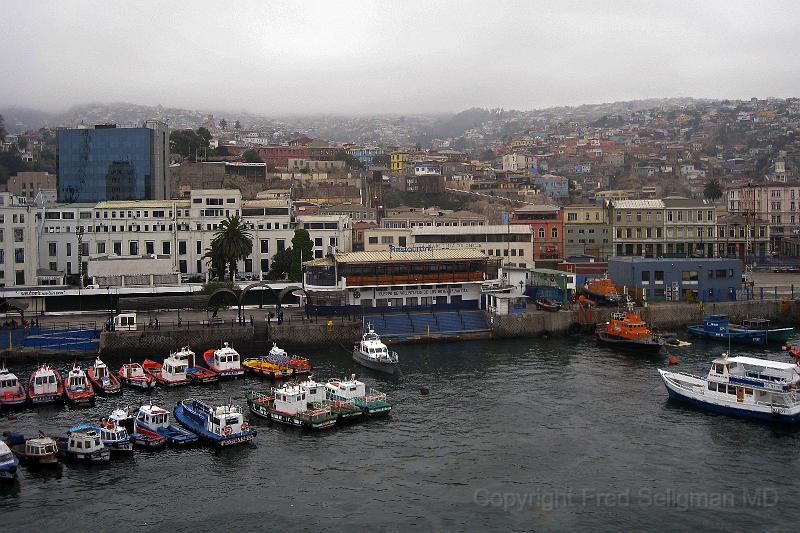 20071221 083942 Canon 4000x2667.jpg - Valparaiso, Chile from harbor